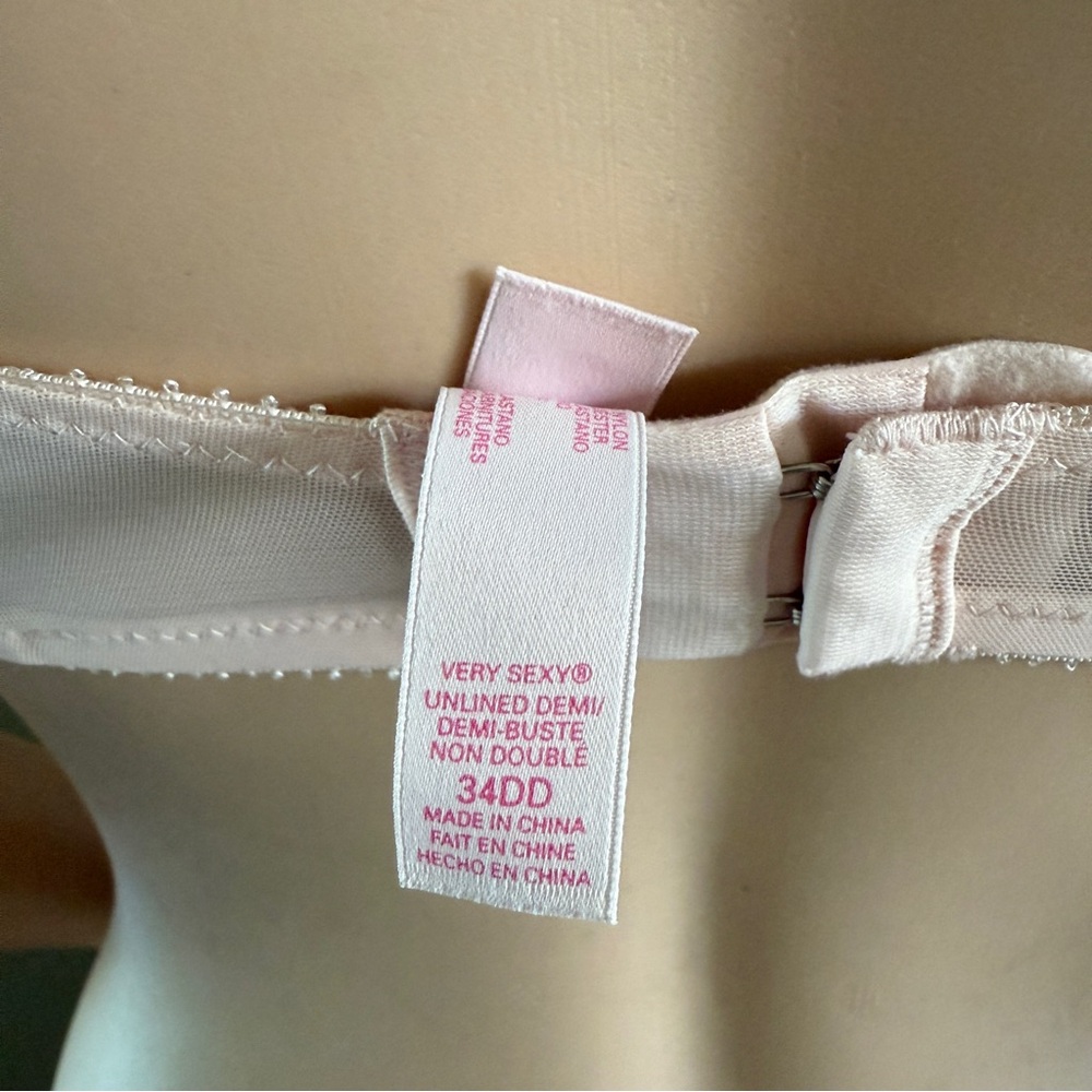 Victoria’s Secret Pink Lace Underwire Rhinestone Very Sexy Bra Size 34 DD - Picture 11 of 13